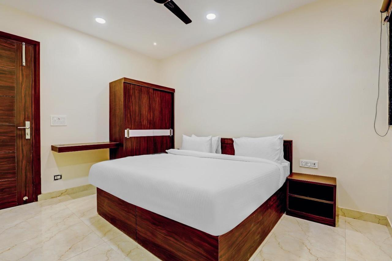 Collection O Hotel Aditya Palace Near Leisure Valley Park Gurgaon Exterior photo
