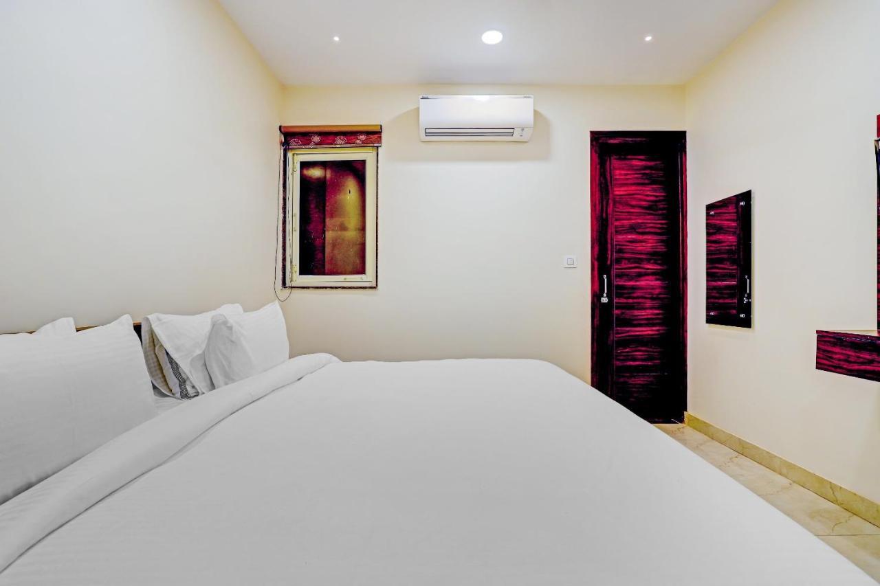 Collection O Hotel Aditya Palace Near Leisure Valley Park Gurgaon Exterior photo