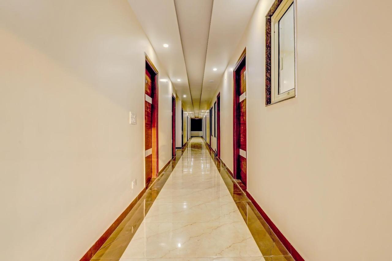 Collection O Hotel Aditya Palace Near Leisure Valley Park Gurgaon Exterior photo